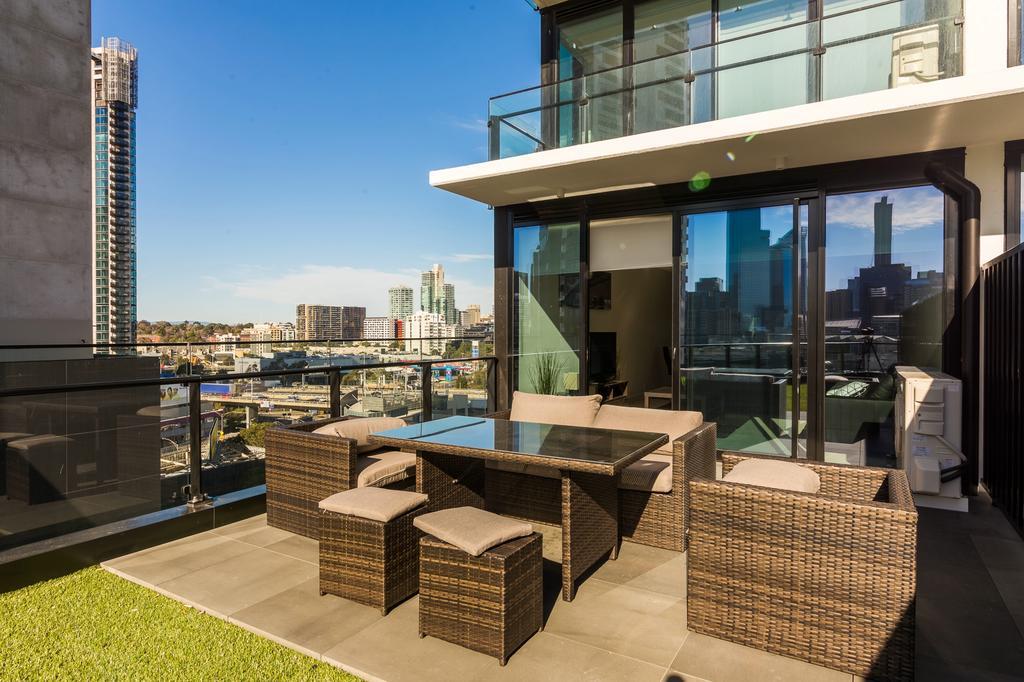 Mj Shortstay Apartments - Platinum Tower เมลเบิร์น ภายนอก รูปภาพ